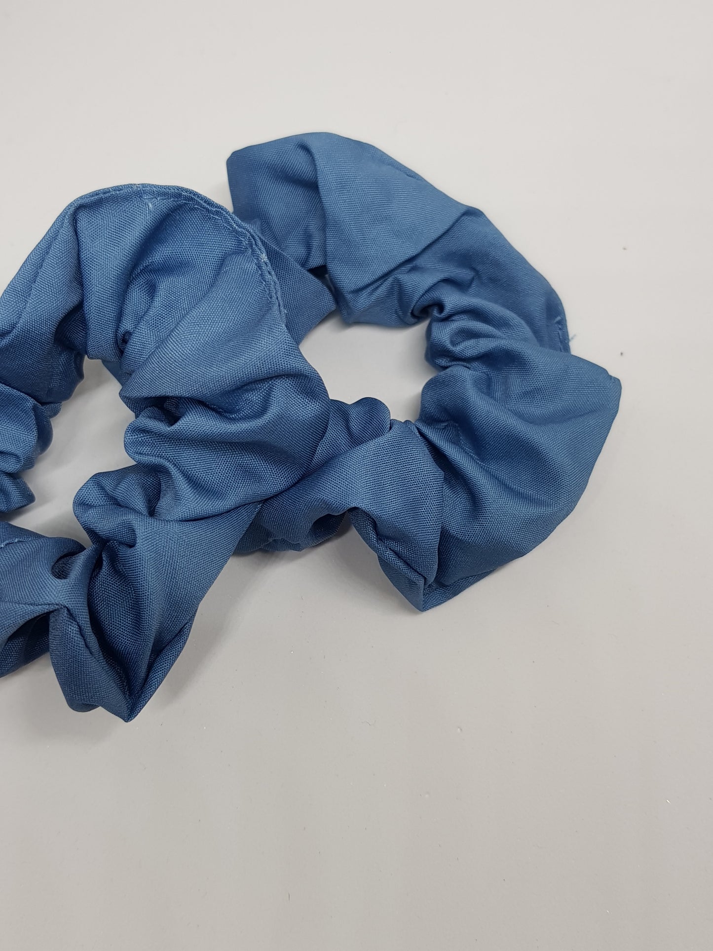 Chouchou bleu et marguerite