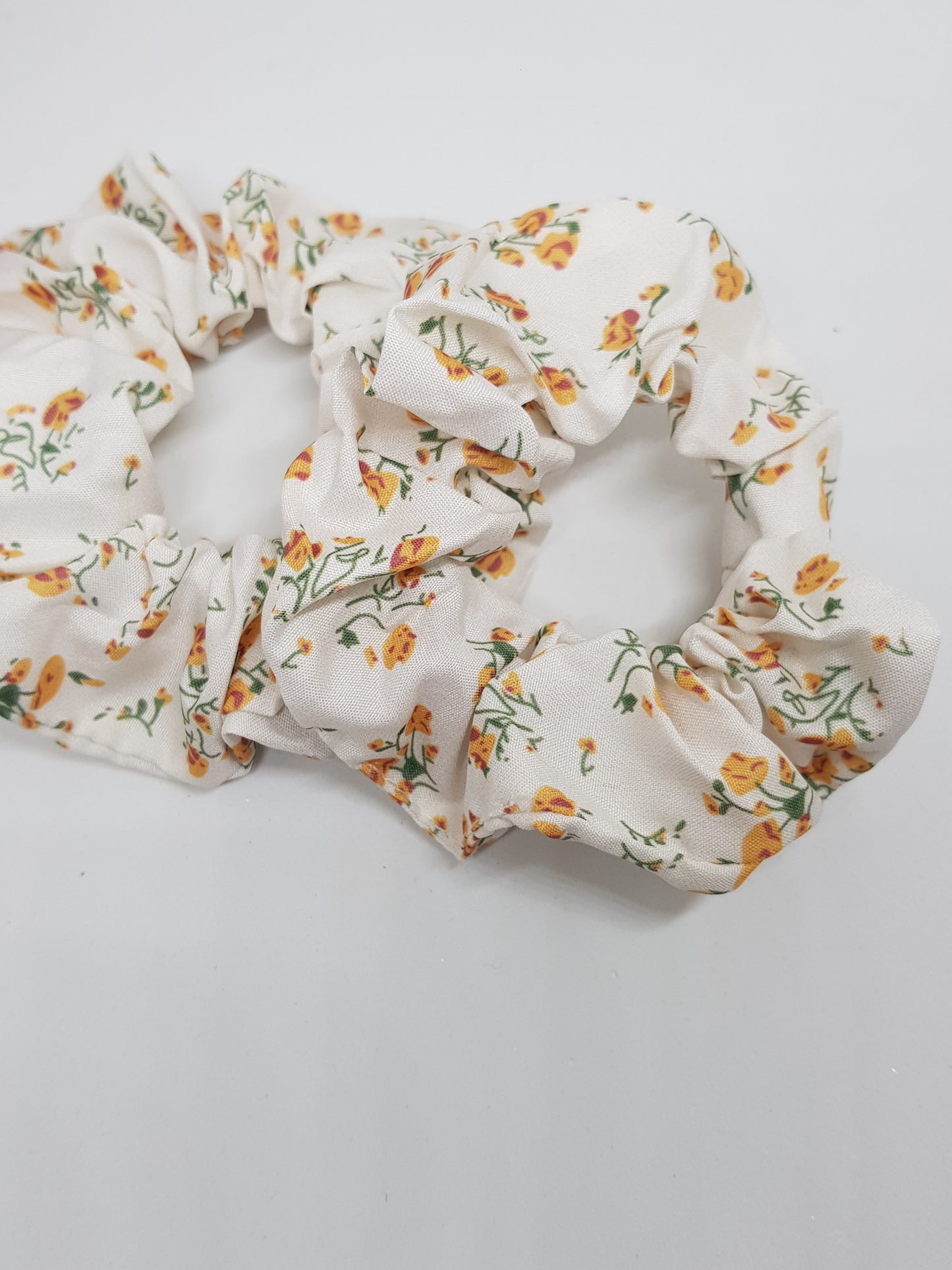 Chouchou blanc & petites fleurs jaunes